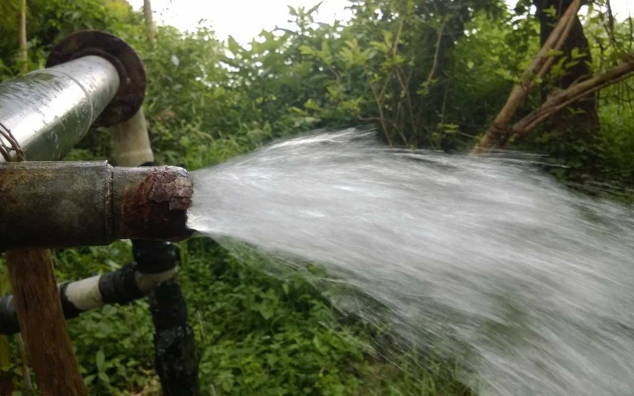 clean water out of pipe